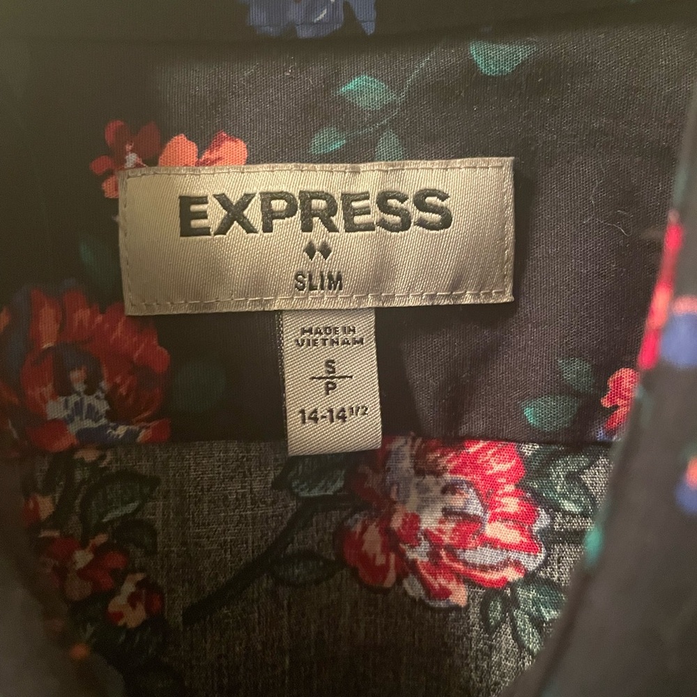 Express Floral Button-Up Shirt - Picture 2 of 3